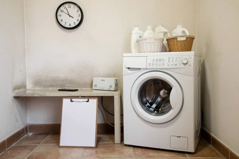 Bolletta luce 2026 più leggera: il trucco degli orari giusti per usare la lavatrice
